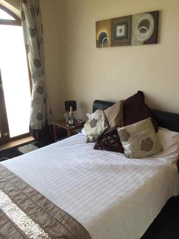 The Old Mill House Bed & Breakfast Падстоу Екстериор снимка