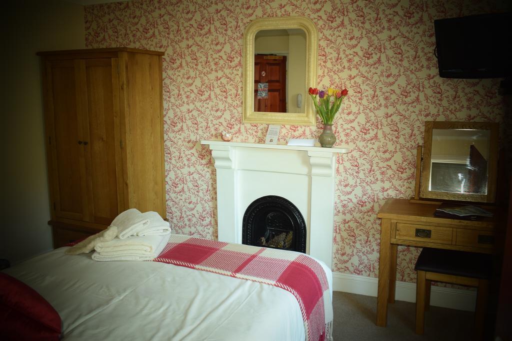 The Old Mill House Bed & Breakfast Падстоу Екстериор снимка